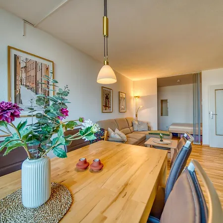 - Haus L, App 0l0710 *